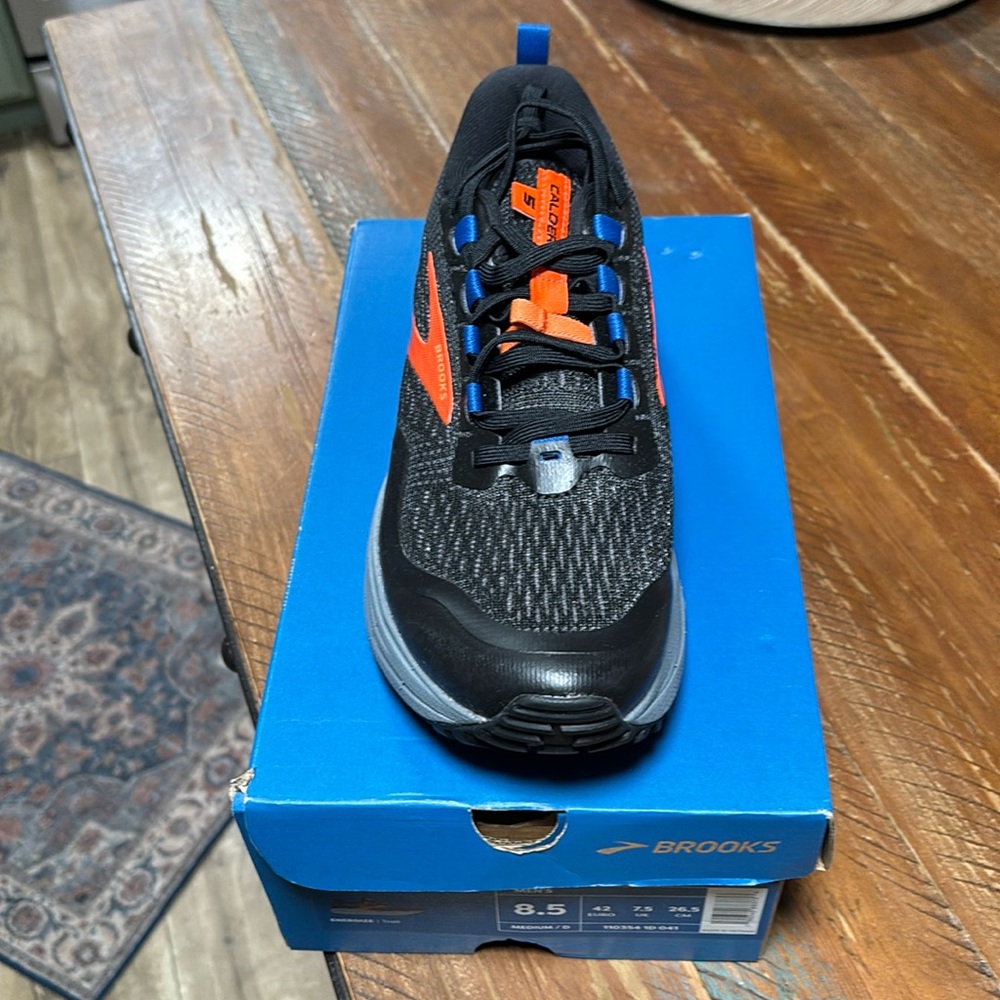 Brooks Caldera 5 Men’s 8.5 medium/D women'’s 10 trail run shoes